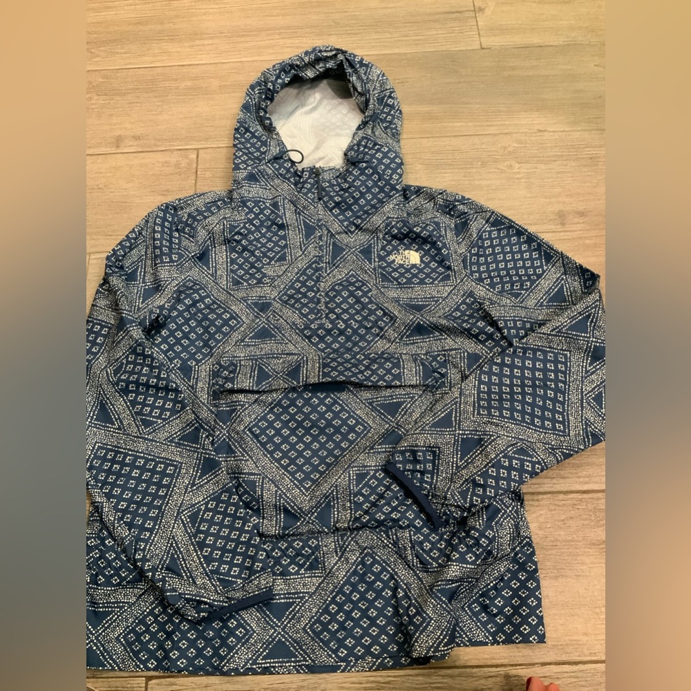 THE NORTH FACE windbreaker